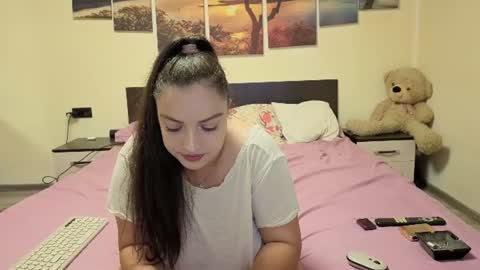 Adellineee online show from June 2026 08:52:01 PM