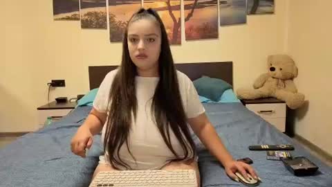 Adellineee online show from June 2026 08:44:02 PM