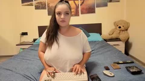 Adellineee online show from June 2026 08:37:02 PM
