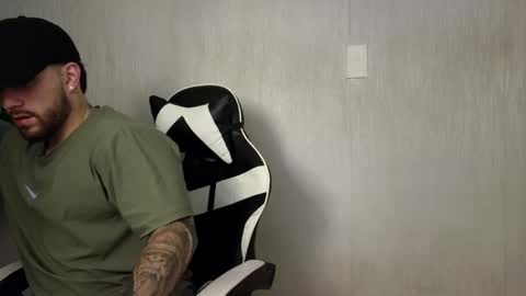 Snapshot of ades_lowe chatting on October 2025 12:01:02 PM Ades online show from October 2025 12:01:02 PM