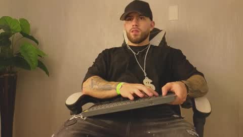 Snapshot of ades_lowe chatting on November 2025 07:22:01 AM Ades online show from November 2025 07:22:01 AM