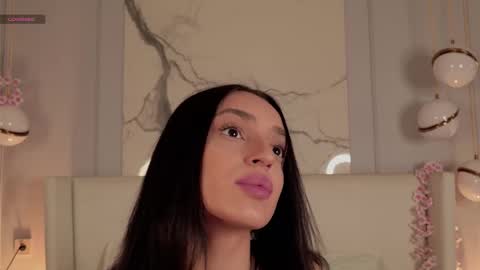 adoracortes online show from November 2025 05:07:01 AM