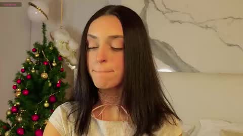 adoracortes online show from December 2025 05:04:02 AM