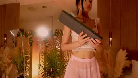 adoracortes online show from May 2026 05:46:02 AM