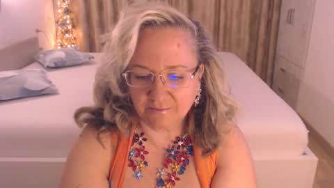 Cryna online show from April 2026 04:45:02 PM