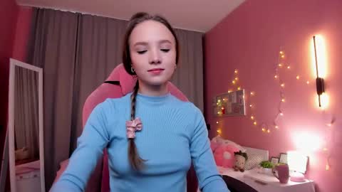 Snapshot of adria_arjona chatting on November 2025 07:30:02 AM Eva online show from November 2025 07:30:02 AM