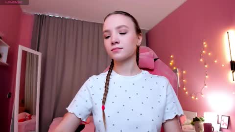 Snapshot of adria_arjona chatting on November 2025 07:34:02 AM Eva online show from November 2025 07:34:02 AM