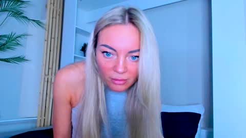 Snapshot of adriana_coy_ chatting on February 2025 06:32:01 AM Adriana online show from February 2025 06:32:01 AM