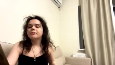 adrianemenoni online show from November 2025 04:22:01 PM