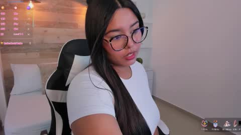 Snapshot of adrianna_rosse chatting on October 2025 03:30:02 PM A D R I  online show from October 2025 03:30:02 PM