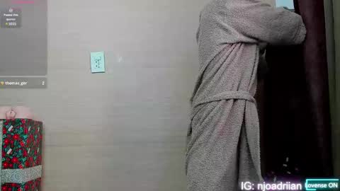 Snapshot of adriano_bigcock chatting on January 2025 03:39:01 PM Adrian online show from January 2025 03:39:01 PM