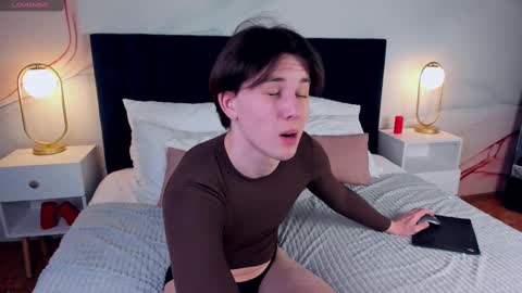 adrianoaubert online show from March 2025 09:28:01 AM