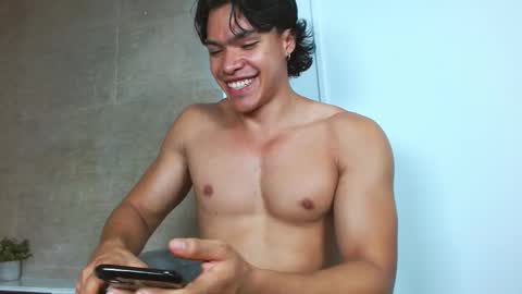 Snapshot of adriel_escalante chatting on November 2025 03:42:02 AM adriel_escalante online show from November 2025 03:42:02 AM