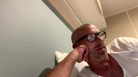 adrienfromparis online show from May 2026 11:12:01 PM