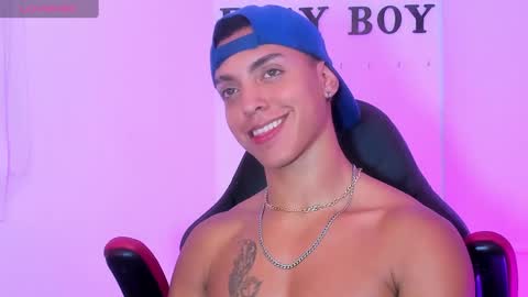 Snapshot of adriianlopez chatting on December 2024 10:18:02 PM Adrian Lopez online show from December 2024 10:18:02 PM