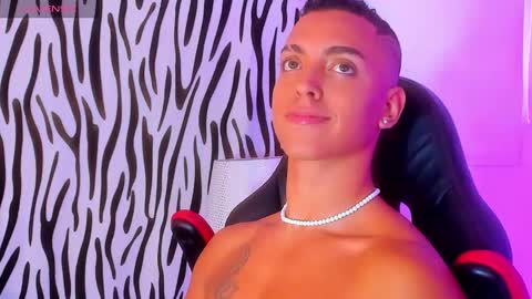 Snapshot of adriianlopez chatting on December 2024 02:52:02 PM Adrian Lopez online show from December 2024 02:52:02 PM