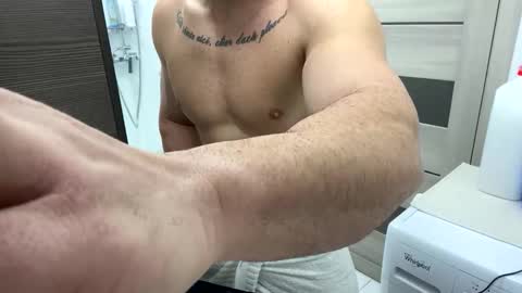 Snapshot of advp69 chatting on November 2025 09:22:01 AM Mrrfitt online show from November 2025 09:22:01 AM