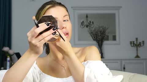 Aelia online show from September 2025 03:32:02 AM