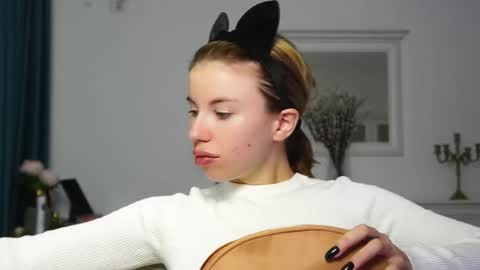 Aelia online show from September 2025 03:44:02 AM