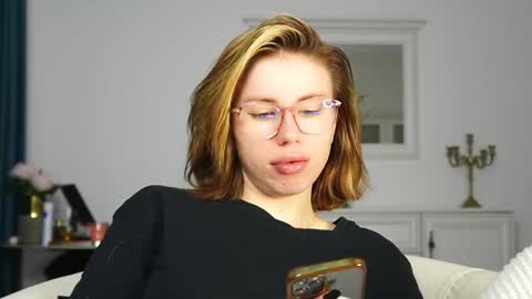 Aelia online show from October 2025 03:45:01 AM