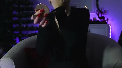 Aelia online show from November 2025 05:17:01 AM