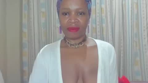 Snapshot of aficangagqueen chatting on November 2025 02:23:02 AM AfricanSquirtQueen online show from November 2025 02:23:02 AM
