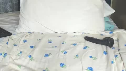 Snapshot of african_barbie25 chatting on January 2025 06:32:01 PM african_barbie25 online show from January 2025 06:32:01 PM