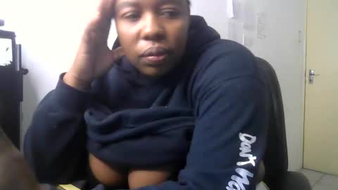 Snapshot of africanbusty chatting on September 2025 05:18:01 PM ONLYFAN-Africanbusty online show from September 2025 05:18:01 PM