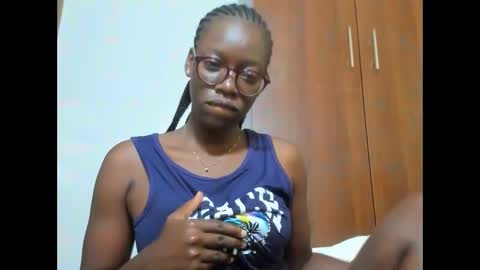 Snapshot of afro_pop chatting on February 2025 04:27:01 AM Leah online show from February 2025 04:27:01 AM