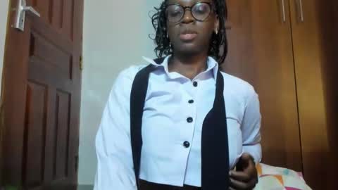 Snapshot of afro_pop chatting on November 2025 12:46:02 AM Leah online show from November 2025 12:46:02 AM