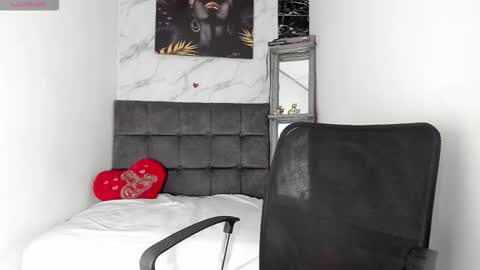 Snapshot of afrodita_n_ares_ chatting on October 2025 07:59:01 PM afrodita n ares online show from October 2025 07:59:01 PM