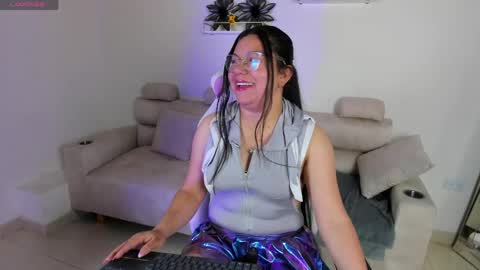 Snapshot of afrodita_rouss chatting on May 2026 11:32:01 PM afrodita_rouss online show from May 2026 11:32:01 PM