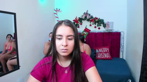 Snapshot of afroditaandsoffi chatting on December 2024 11:55:01 AM Afrodita Chery y Hermione online show from December 2024 11:55:01 AM