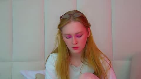 Snapshot of agatafoxley chatting on November 2025 06:28:01 AM AgataFoxley online show from November 2025 06:28:01 AM