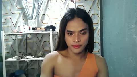 agatha_flux online show from December 2025 12:33:02 PM