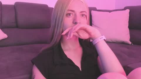 Camila     2 online show from January 2025 11:56:02 PM