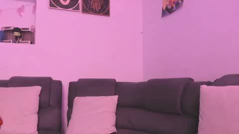 Camila     2 online show from February 2025 12:43:01 AM