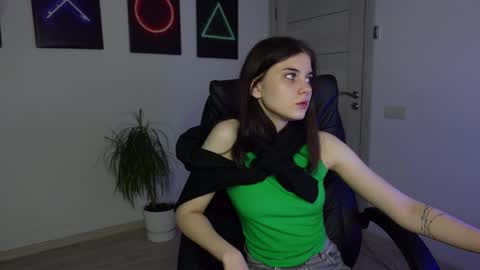 Agelina Lilly Laura online show from January 2025 01:43:01 PM