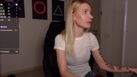 Agelina Lilly Laura online show from March 2025 07:02:01 AM