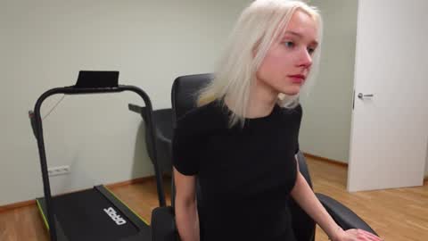 Agelina Lilly Laura online show from November 2025 05:45:02 PM