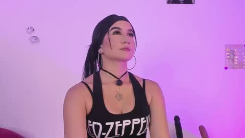 Maggie   online show from October 2025 09:45:01 PM