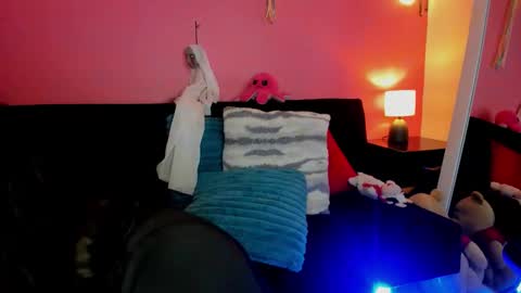  ines  online show from October 2025 02:06:02 PM