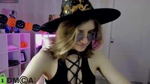 Agnes online show from October 2025 07:56:01 AM