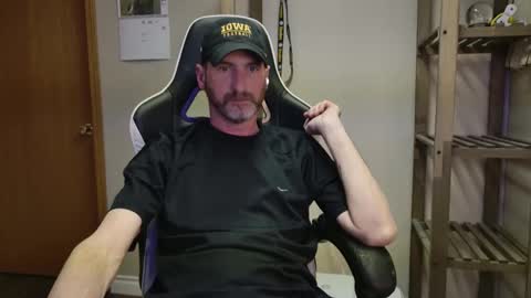 Snapshot of ah_shucks_ chatting on April 2026 03:23:02 AM AhShucks online show from April 2026 03:23:02 AM