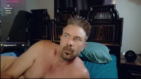 Blue Eyed Handsome Man online show from April 2026 12:09:02 AM