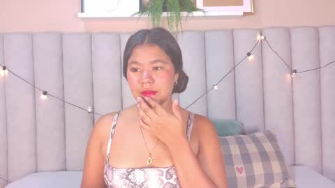 Snapshot of ahslyevans__ chatting on April 2026 11:19:01 AM AHSLY online show from April 2026 11:19:01 AM