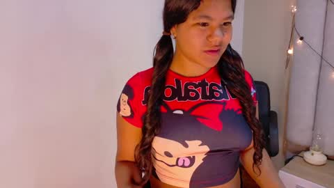 Snapshot of ahslyevans__ chatting on April 2026 12:02:01 PM AHSLY online show from April 2026 12:02:01 PM