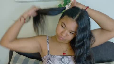 Snapshot of ahslyevans__ chatting on April 2026 11:49:02 AM AHSLY online show from April 2026 11:49:02 AM