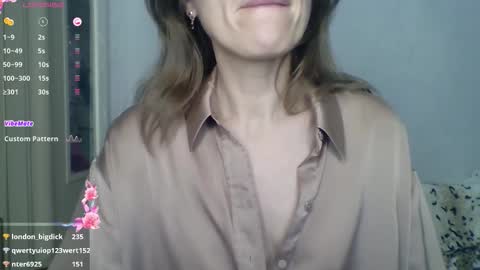 Snapshot of ahtena chatting on November 2025 07:05:01 PM Ahtena online show from November 2025 07:05:01 PM