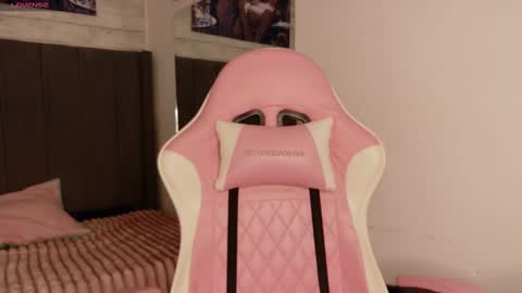 Snapshot of aida_princess chatting on October 2025 11:36:01 PM Aida online show from October 2025 11:36:01 PM